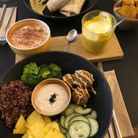 Salade en wraps at Nola Kitchen in Porto