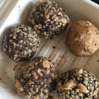 Heerlijke desserts at Nola Kitchen in Porto