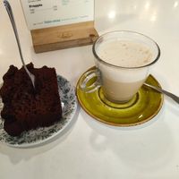 Bizcocho de cacao y aguacate y leche de avena at Velvet Bakery in Vitoria Gasteiz