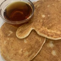 tortitas con sirope de arce  at Velvet Bakery in Vitoria Gasteiz