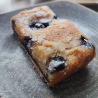 Blueberry bakewell (too sweet in my opinion) at Coach House Coffee in Stow-on-the-wold