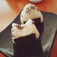 The onigiri was stuffed en th something delicious  🤤 at Soda Yuki in Alajuela