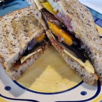 Sandwich can have fresh or toasted, ild recomend toasted at Deluxe Cafe in Wellington