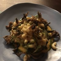 Mac and chees with mushroom and avocado at Dumbo in Rotterdam