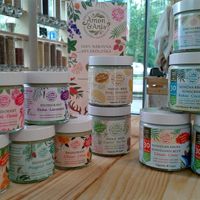 Cruelty free deodorants and sunscreen with vegan options by Amon&Anis. Photo by: Rifuzl on Facebook at Rifuzl - Šiška, trgovina brez plastične embalaže in Ljubljana