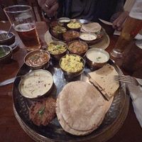 Un indice, le dessert est à gauche !  at Shree Ram in Lisbon