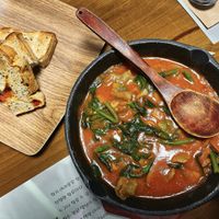 Tomato soup and bread at Aseungji 아승지 in Seoul