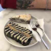 bounty pie & brownie tahin (beide vegan)  at Tinsel in Antwerpen