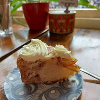 Apple caramel cake at Vegabond - West in Amsterdam