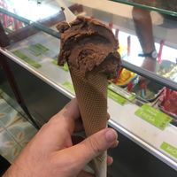 Helado de chocolate vegano at Gelati Gelati in Bilbao