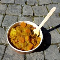 Curry de légumes de saison sur riz rouge, stand Racines du marché de la Riponne at Racines in Lausanne