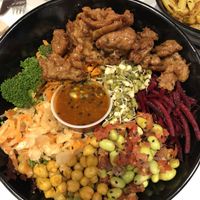 A big bowl of ‘Fusion Asiatique’ salad with bio quinoa and shiitake teriyaki🥢 at Copper Branch in Nice