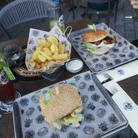 Gamechanger, potatoes dippers, pulled chunks burger at Johny's Burger in Poechlarn