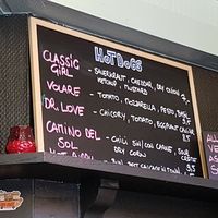 meny indicates vegan options (leaf) at Paula Mostaert in Bruges
