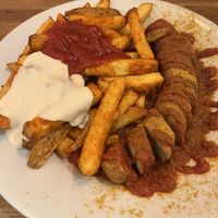 Currywurst, fries, ketchup and mayo - definitely not rabbit food 🐰🌱  at Vöner der Vegetarische Döner in Berlin