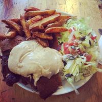 Vöner Teller with garlic-tahini sauce at Vöner der Vegetarische Döner in Berlin