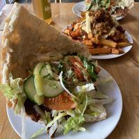 Vöner & Pommes spezial at Vöner der Vegetarische Döner in Berlin