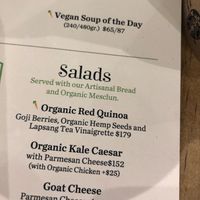 Vegan options on menu shown with a carrot sign 🌱 at Le Pain Quotidien - Reforma in Mexico City