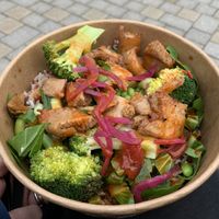 Spicy Chicken Bowl (vegan) at beets&roots  in Hamburg