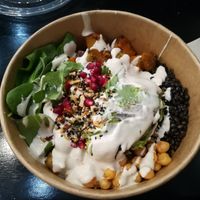 Vegan Bowl with Avocado and chicken at beets&roots  in Hamburg