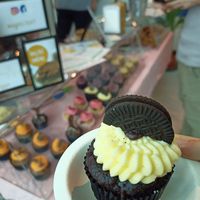 Oreo cupcake at Magpies  in Bruges
