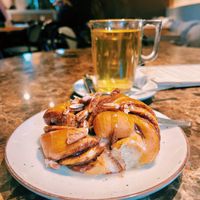 Vegan cinnamon bun  at Bertmans - Karel Doormanstraat in Rotterdam