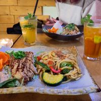 Ente mit Udonnudeln at Sunshine Vegan Restaurant in Berlin
