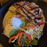 Vegane Ente mit Erdnuss-Kokossoße at Sunshine Vegan Restaurant in Berlin