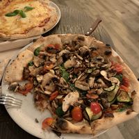 Vegan pizza: mushrooms, spinach, sundried tomatoes, aubergine at RetroGusto84 in Lisbon
