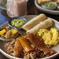 Power Breakfast y smoothie at Drift Bar in Santa Teresa