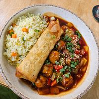 Prato do dia perfeito. Rolinho primavera com arroz e tofu ao molho agridoce. 27.10.2024. at Casa de Nara in Joao Pessoa