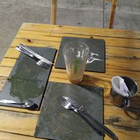 Esta foto demuestra que realmente nos gustó TODO! Pero lo que voy a destacar en este posteo es el lugar. La atención es excelente, llegar y ver los mensajes que hay a favor de lo at Casa de Nara in Joao Pessoa