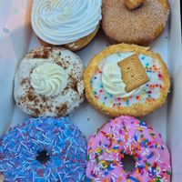 Both of the top aren't vegan, the rest is vegan at Beiko in Quebec