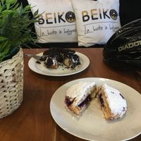 Beigne Oreo (classique) et aux Bleuets (Sélection du moment) at Beiko in Quebec