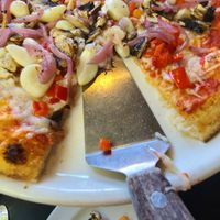 Veggie pizza with vegan cheese and garlic at Sedona Pizza & Pasta Company in Sedona