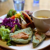 Salada lunch at Chandan Cafe in Fukuoka