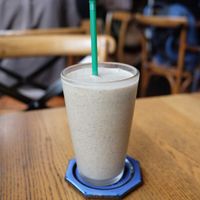 Recommend this soybean flour black sesame smoothie at Chandan Cafe in Fukuoka