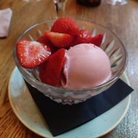 Raspberry ice cream with strawberries at Slot Oostende in Goes