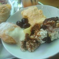 QUARKTASVHE MİT vanillesoße, Tiramisu, Obstsalat, Creme at Tibits in Basel