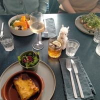 Toast, salade pompoen, vegan shaperds pie at Camion in Antwerpen