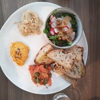 3 spreads, homemade brood en salade at Camion in Antwerpen