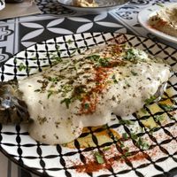 🍆 Berenjena asada con salsa tahin at La Mesa in Castelldefels