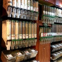 Large bulk section at Sai Organics in Astoria
