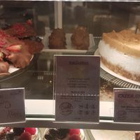 Vegan labeled cake at Ciacho bez cukru in Lublin