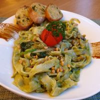 Pasta Alfredo with garlic bread at Green Loft in Northampton