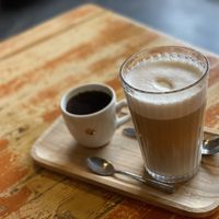 Latte Macchiato met havermelk en een gewone koffie  at Het Lokaal in Amersfoort