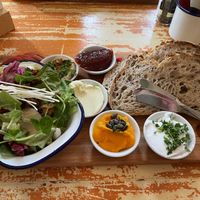 Vegan ontbijtplank met heerlijk brood.  at Het Lokaal in Amersfoort