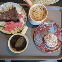 Vegan fika and coffee with and without oat milk at Täppan Café & Mat in Norrkoping