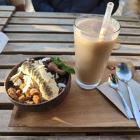 Açai bowl con batido de fruta at Jester in Sevilla