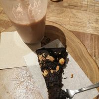El smoothie y la tarta eran veganas y deliciosas at Jester in Sevilla